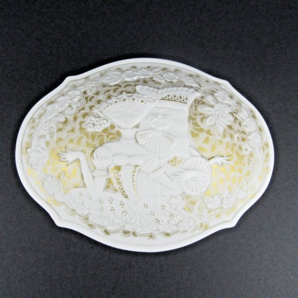 Vintage Kaiser Rhapsodie White Jewelry Box w/ Gold King & Queen Made in Germany - Picture 2 of 5